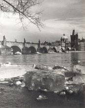 Ledy pod Karlovým mostem